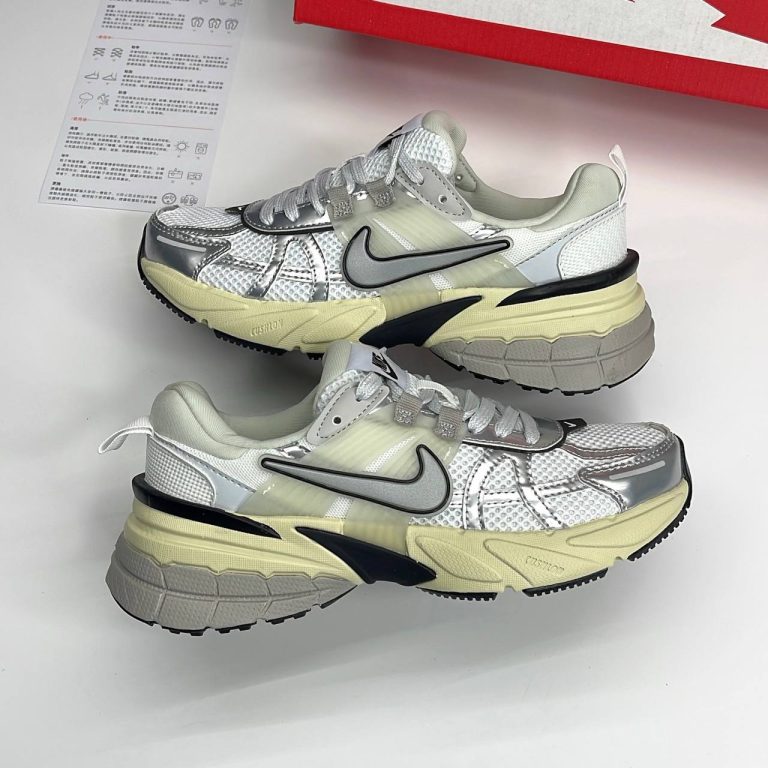 کتونی نایک وی تو کی کرم نقرهای nike v2k run | رانر قشم