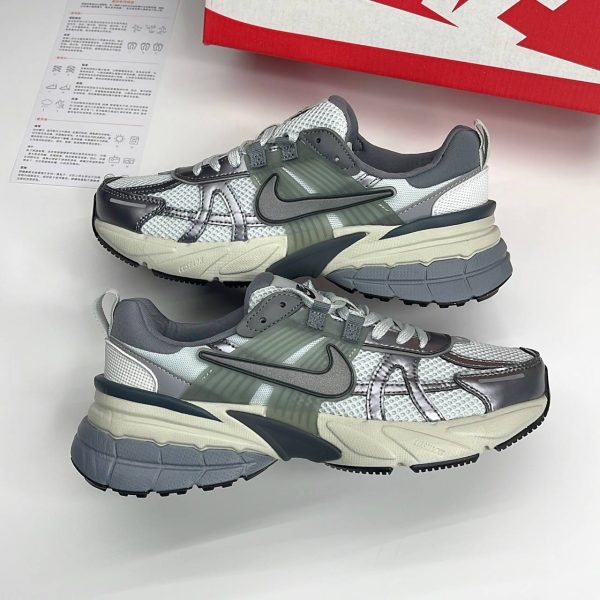 نایک وی تو کی ران طوسی نقره‌ای | Nike V2K Run Grey Silver