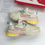 نایک وی تو کی ران کرم صورتی | Nike V2K Run Beige Pink