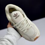 کفش آدیداس آستیر کرم Adidas Astir Cream