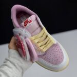 کفش نایک جردن ۱ لو تراویس اسکات صورتی Nike Air Jordan 1 Low Travis Scott Pink