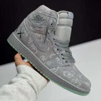 کفش نایک ایر جردن وان ساقدار کاز طوسی Nike Air Jordan 1 High KAWS Grey