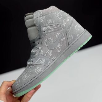 کفش نایک ایر جردن وان ساقدار کاز طوسی Nike Air Jordan 1 High KAWS Grey