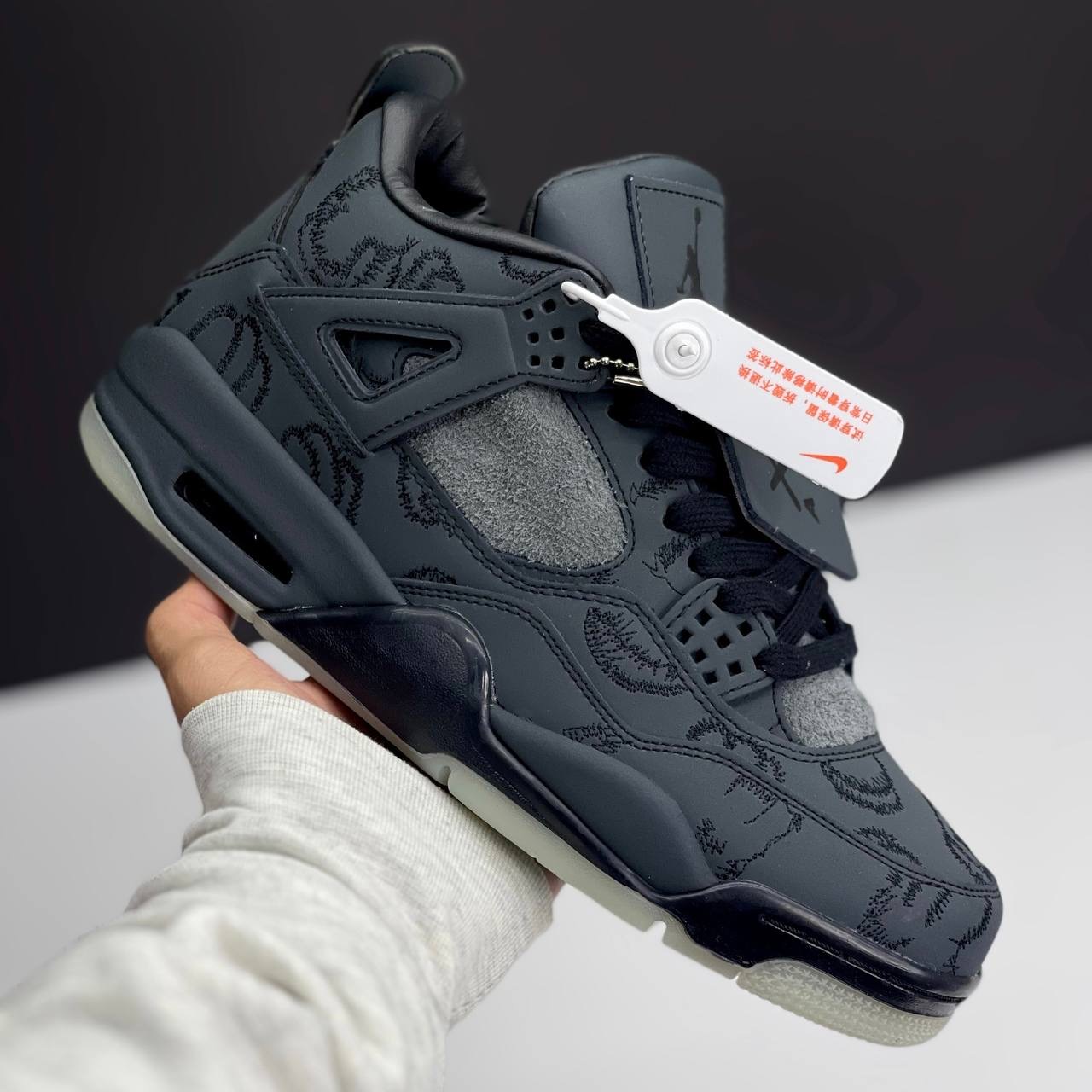 IMG_2261 کفش نایک ایر جردن فور کاز مستر کوالیتی طوسی تیره | Nike Air Jordan 4 KAWS Dark Grey