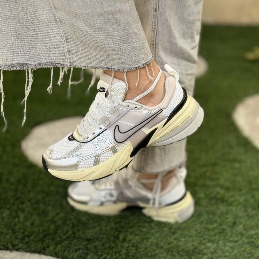 نایکی وی ۲ کی ران نقره ای متالیک || Nike V2K Run Metallic Silver