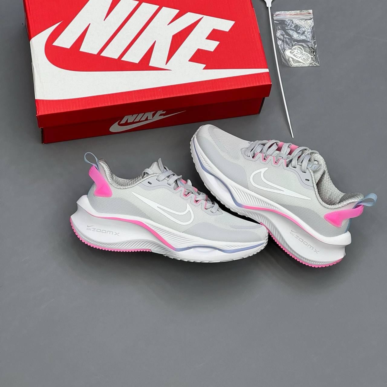 کفش نایک زوم ایکس قلبی طوسی سفید صورتی Nike ZoomX Heart Gray White Pink کفش نایک زوم ایکس قلبی طوسی سفید صورتی Nike ZoomX Heart Gray White Pink