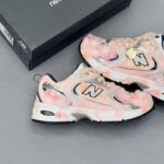 کفش نیو بالانس ۵۳۰ کاستوم صورتی گلدار New Balance 530 Custom Pink Floral