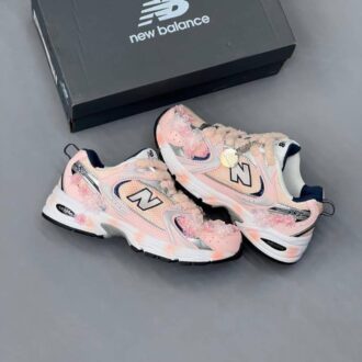 کفش نیو بالانس ۵۳۰ کاستوم صورتی گلدار New Balance 530 Custom Pink Floral