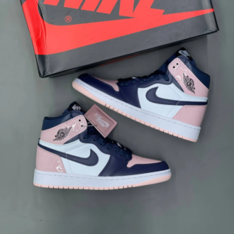 کفش نایک ایر جردن وان ساقدار اتومسفر بابل جام صورتی سرمه ای Nike Air Jordan 1 High Atmosphere Bubblegum Pink Navy