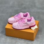 کفش لویی ویتون ترینر صورتی لی Louis Vuitton Trainer Pink Lee