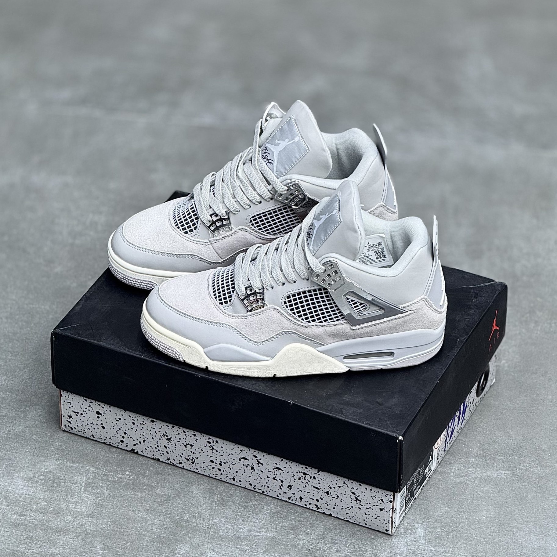 کفش نایک ایر جردن 4 رترو طوسی نقره ای Nike Air Jordan 4 Retro Grey Silver کفش نایک ایر جردن 4 رترو طوسی نقره ای Nike Air Jordan 4 Retro Grey Silver