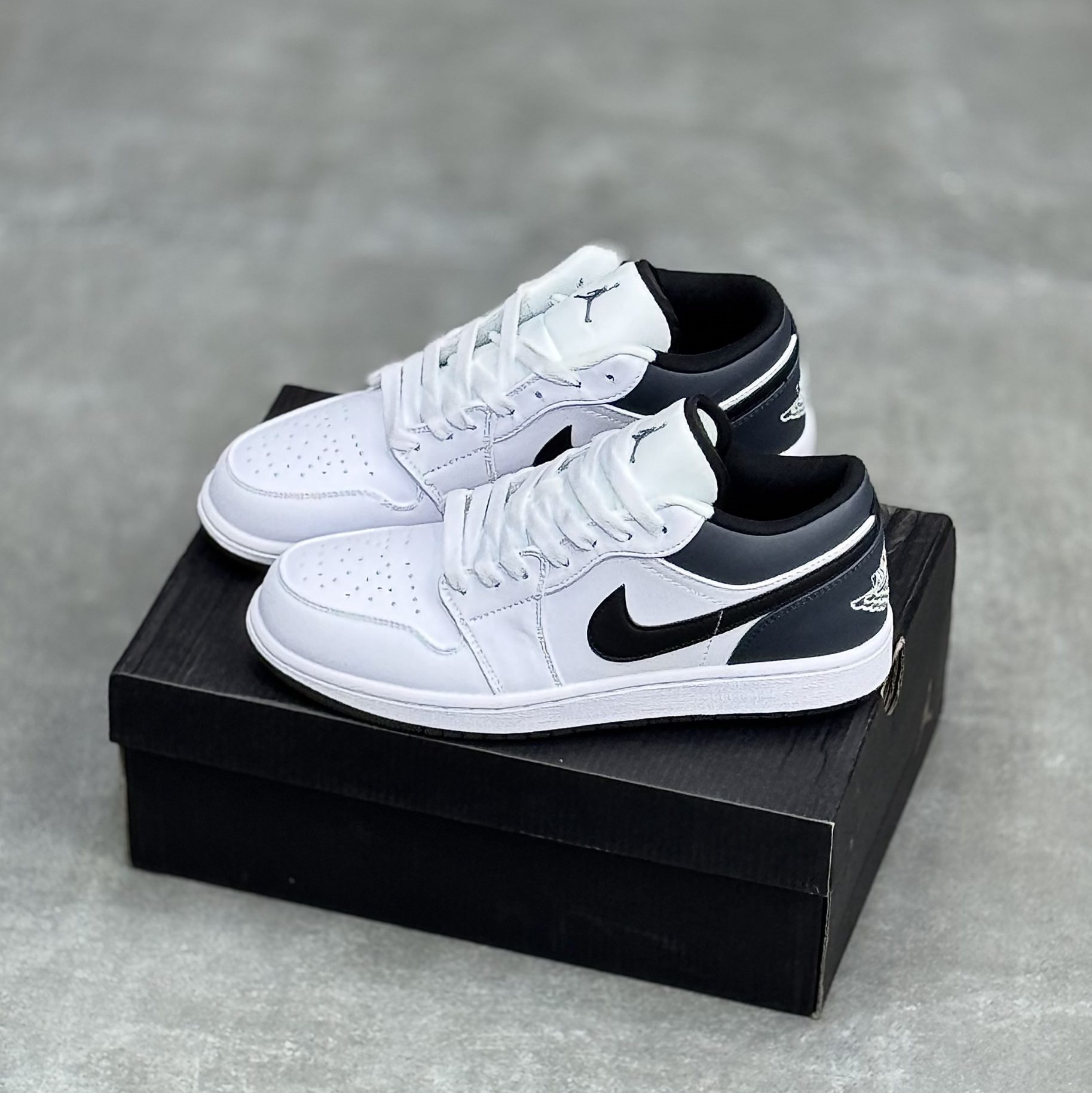 کفش نایک ایر جردن وان لو سفید طوسی Nike Air Jordan 1 Low White Grey کفش نایک ایر جردن وان لو سفید طوسی Nike Air Jordan 1 Low White Grey