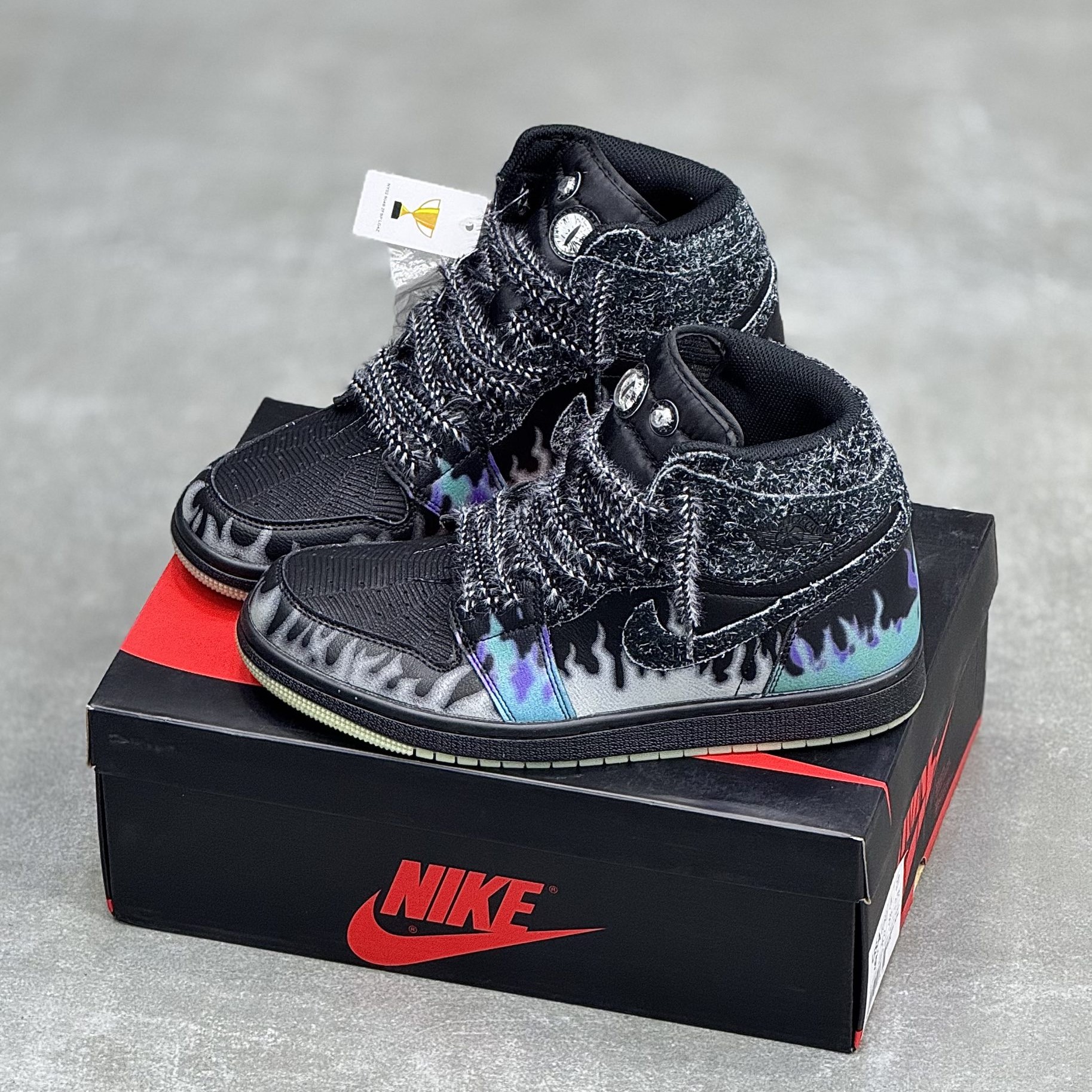 کفش نایک ایر جردن وان ساقدار چشم گربه (شبنما) Nike Air Jordan 1 High Cat Eye Reflective کفش نایک ایر جردن وان ساقدار چشم گربه (شبنما) Nike Air Jordan 1 High Cat Eye Reflective