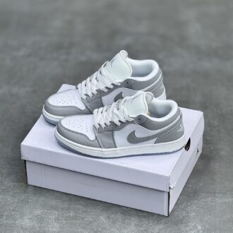 کفش نایک ایر جردن وان سفید طوسی Nike Air Jordan 1 White Grey