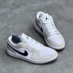 کفش نایک ایر جردن وان لو شیری تیک سرمه‌ای Nike Air Jordan 1 Low Cream Navy Swoosh