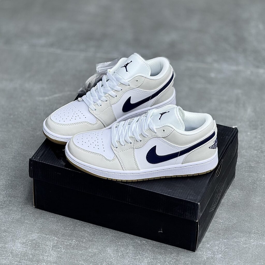 کفش نایک ایر جردن وان لو شیری تیک سرمه‌ای Nike Air Jordan 1 Low Cream Navy Swoosh