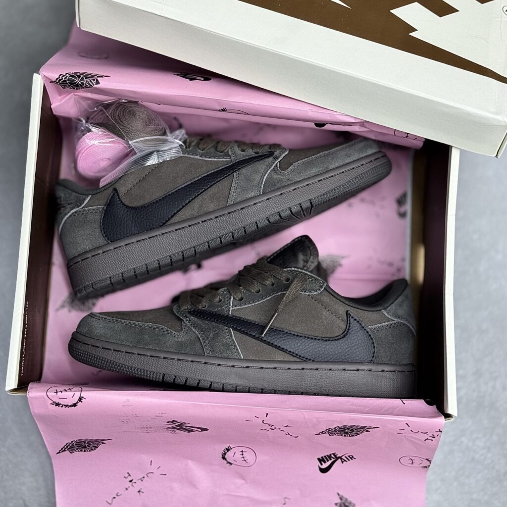 کفش نایک ایر جردن وان لو تراویس اسکات قهوه‌ای موکا Nike Air Jordan 1 Low Travis Scott Mocha