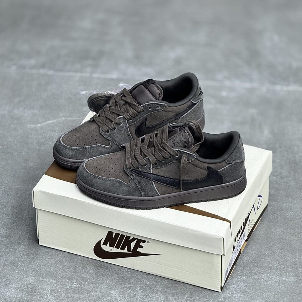 کفش نایک ایر جردن وان لو تراویس اسکات قهوه‌ای موکا Nike Air Jordan 1 Low Travis Scott Mocha