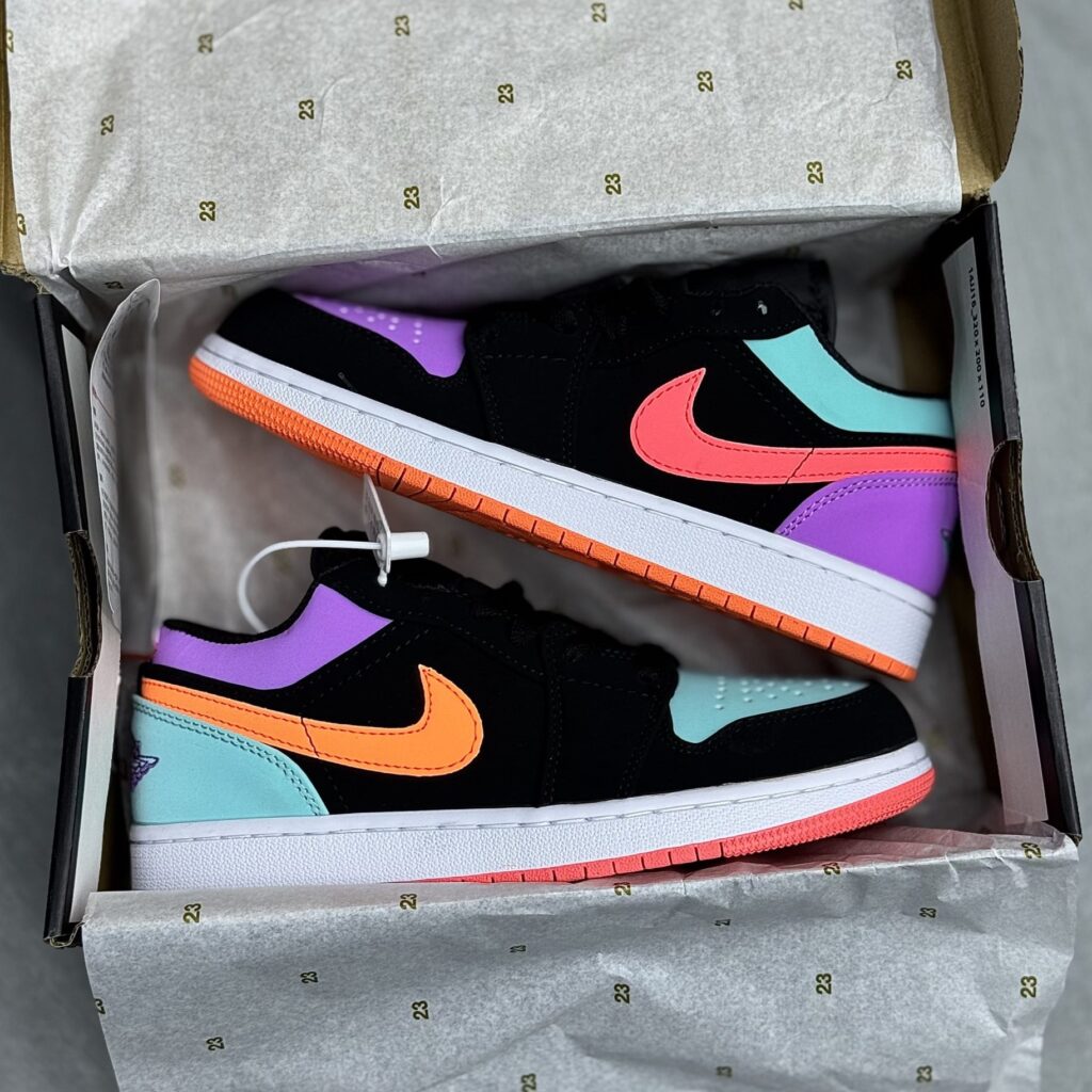 کفش نایک ایر جردن وان لو لنگه به لنگه Nike Air Jordan 1 Low Mismatch