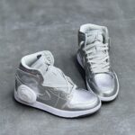 کفش نایک ایر جردن وان ساقدار نقره‌ای براق Nike Air Jordan 1 High Metallic Silver