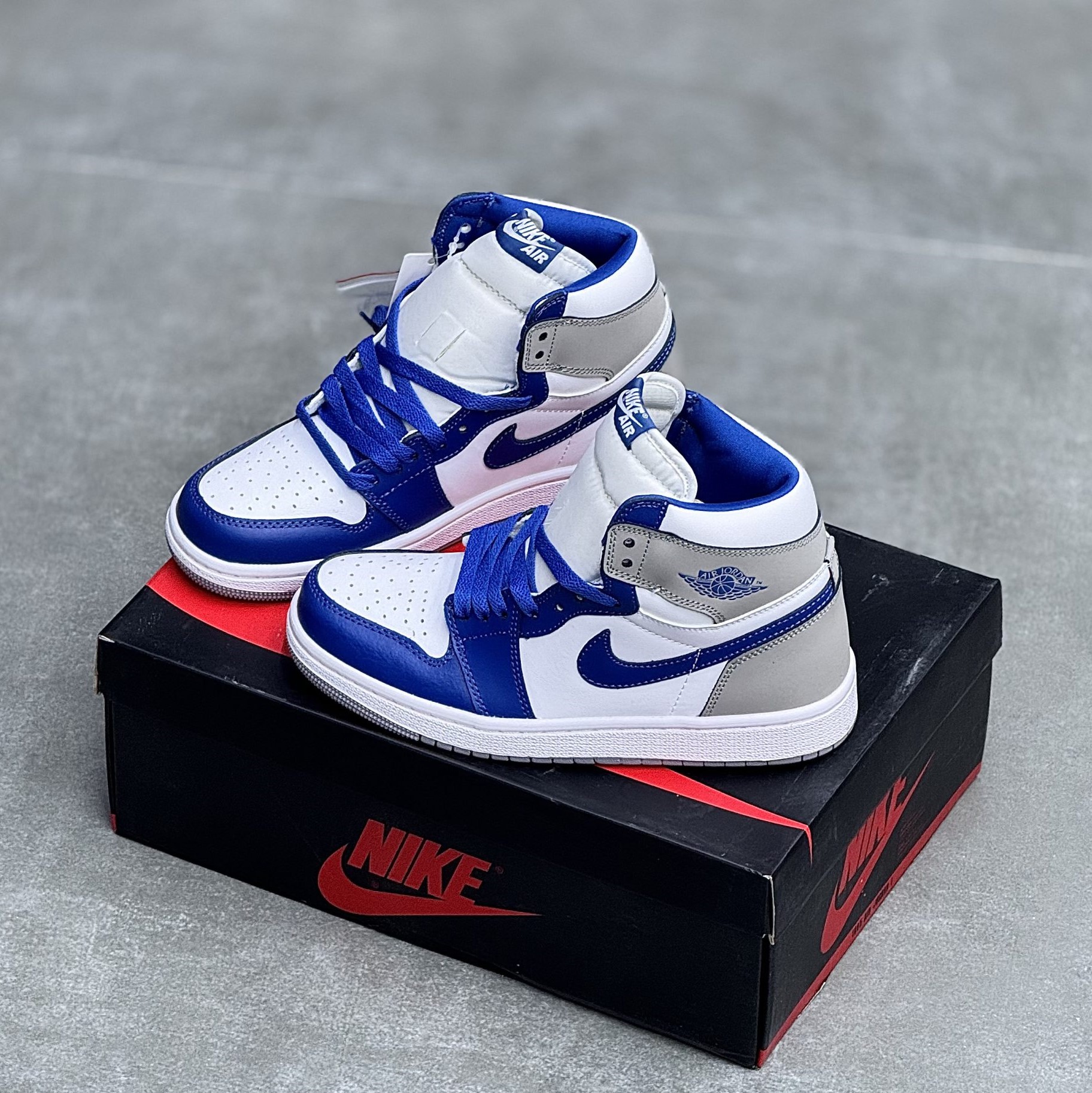 کفش نایک ایر جردن وان ساقدار آبی طوسی Nike Air Jordan 1 High Blue Grey کفش نایک ایر جردن وان ساقدار آبی طوسی Nike Air Jordan 1 High Blue Grey