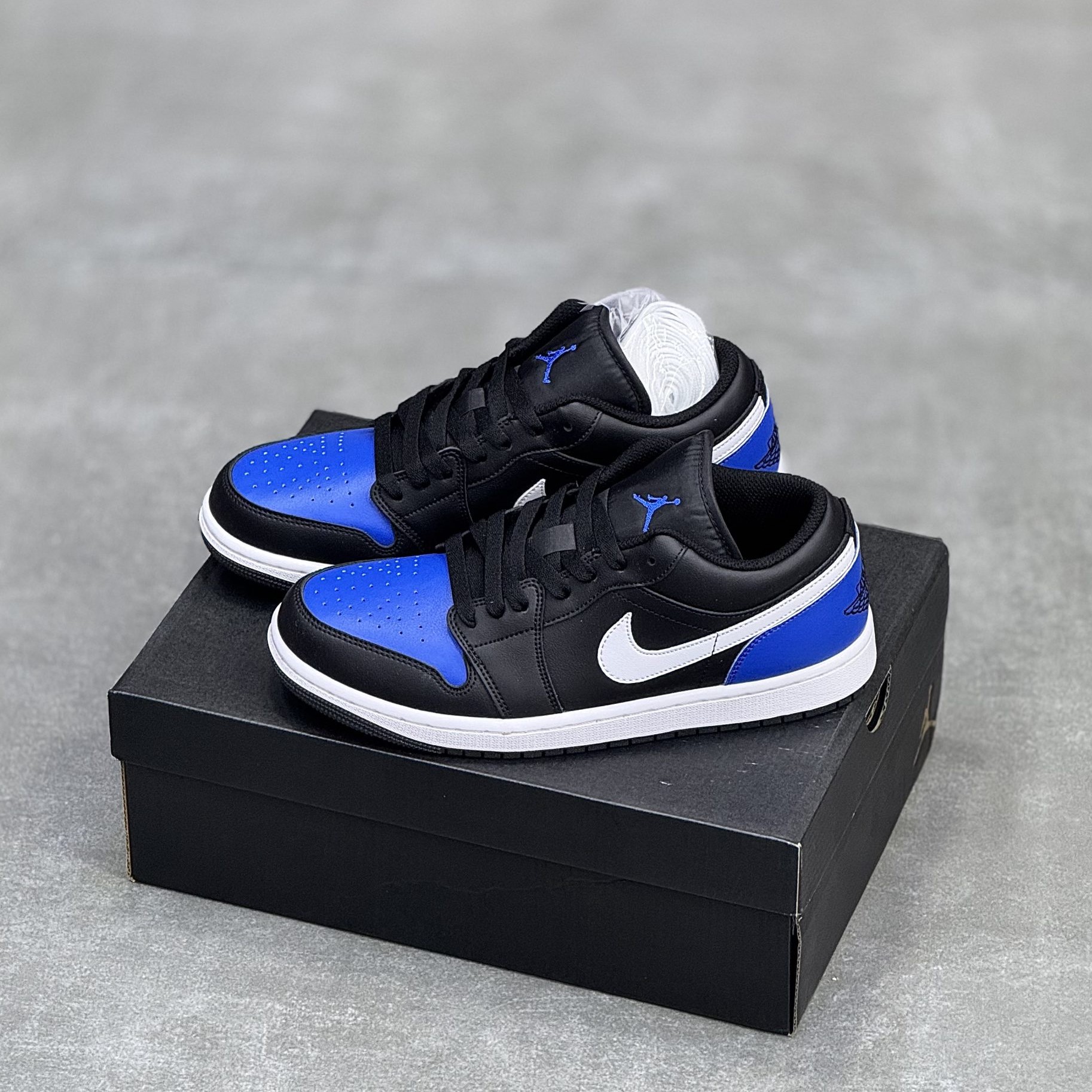 کفش نایک ایر جردن وان لو مشکی آبی Nike Air Jordan 1 Low Black Blue کفش نایک ایر جردن وان لو مشکی آبی Nike Air Jordan 1 Low Black Blue