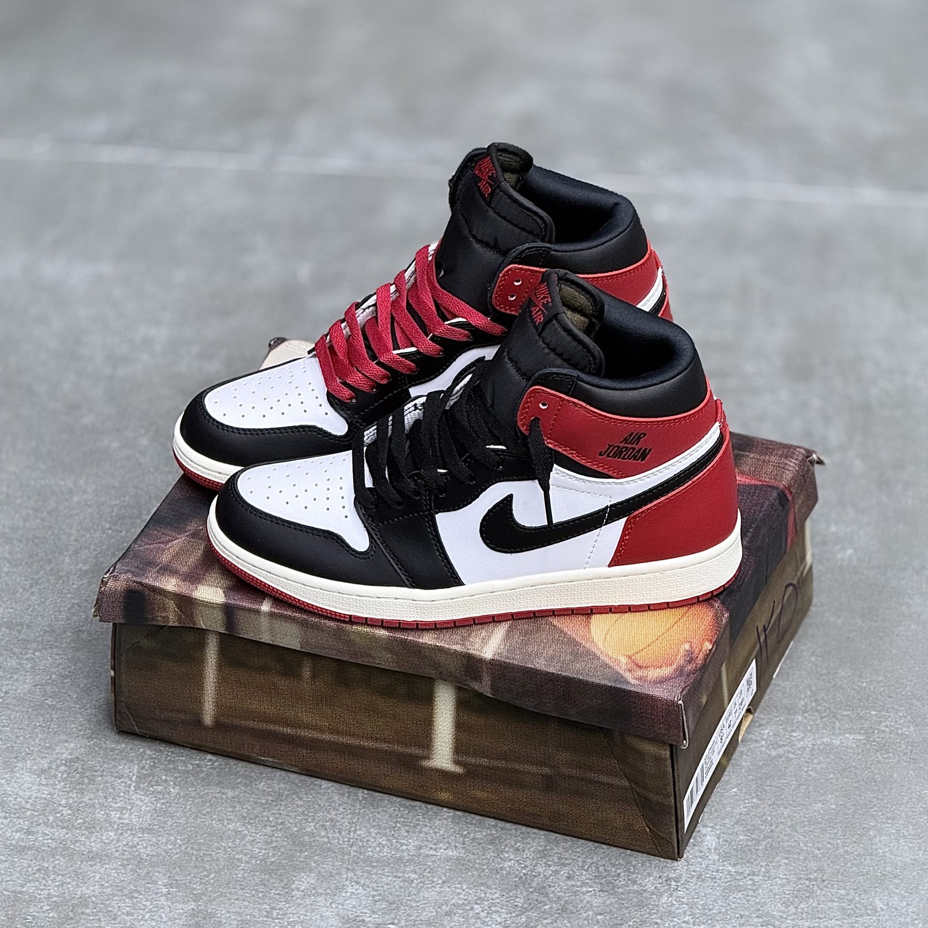 کفش نایک ایر جردن وان ساقدار مایکل جردن Nike Air Jordan 1 High Michael Jordan کفش نایک ایر جردن وان ساقدار مایکل جردن Nike Air Jordan 1 High Michael Jordan