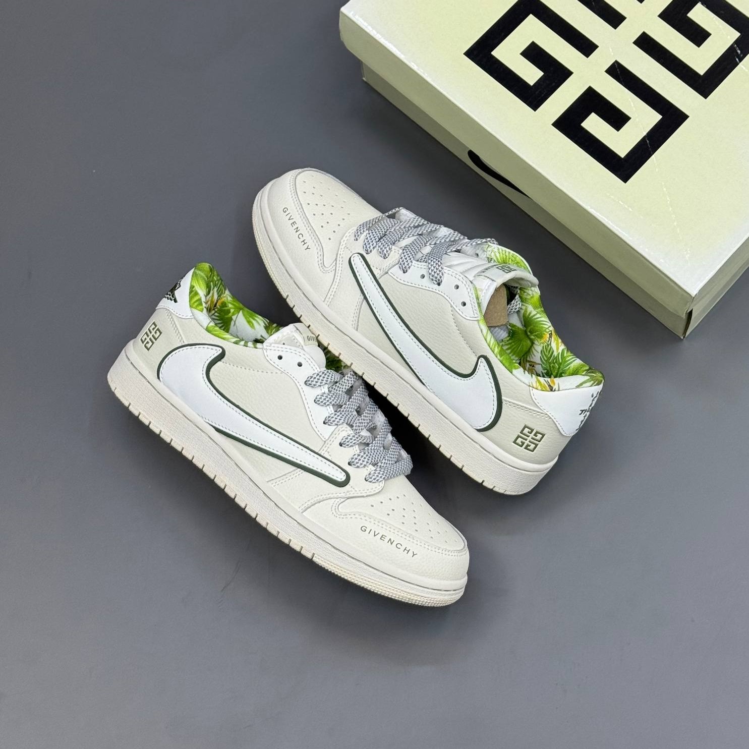 کفش نایک ایر جردن وان لو تراویس اسکات ژیوانشی Nike Air Jordan 1 Low Travis Scott Givenchy