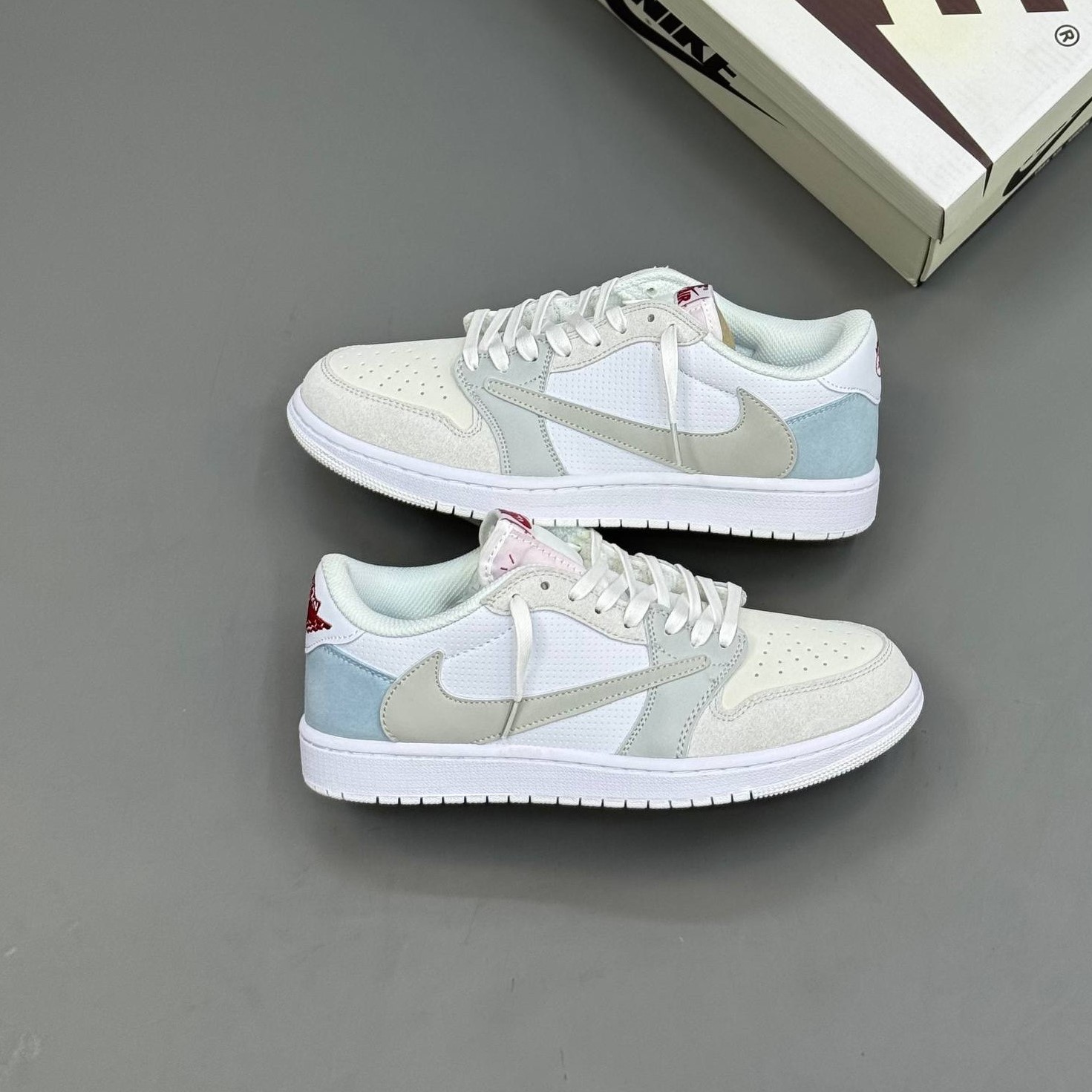 کفش نایک ایر جردن وان لو تراویس اسکات پاریس Nike Air Jordan 1 Low Travis Scott Paris کفش نایک ایر جردن وان لو تراویس اسکات پاریس Nike Air Jordan 1 Low Travis Scott Paris