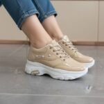 کتونی اسپرت لژدار طبی زنانه کرم سفید ورنی Women's Platform Orthopedic Cream White Patent Sneakers