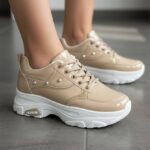 کتونی اسپرت لژدار طبی زنانه کرم سفید ورنی Women's Platform Orthopedic Cream White Patent Sneakers